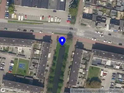 Ambulance met grote spoed naar de Borgharensingel in Rotterdam