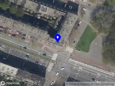 Ambulance met gepaste spoed naar de Pleinweg in Rotterdam