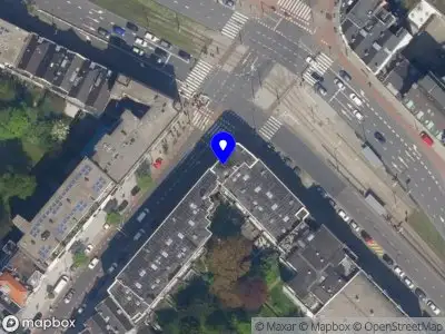 Ambulance met grote spoed naar de Walenburgerweg in Rotterdam