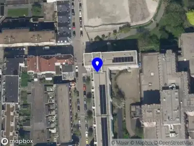 Ambulance met grote spoed naar de Gouvernestraat in Rotterdam