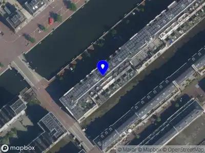 Ambulance met grote spoed naar de Wiborgeiland in Amsterdam