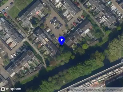 Ambulance met grote spoed naar de Merellaan in Capelle aan den IJssel