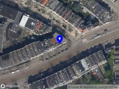 Ambulance met grote spoed naar de Vierambachtsstraat in Rotterdam