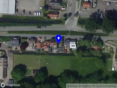 Ambulance met gepaste spoed naar de Sportcomplex Schenkeldijk in Dordrecht