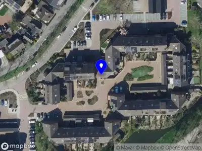 Ambulance met grote spoed naar de De Eik in Rhoon