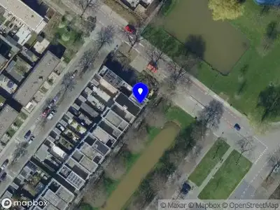 Ambulance met grote spoed naar de Ruisvoornpad in Hoogvliet Rotterdam