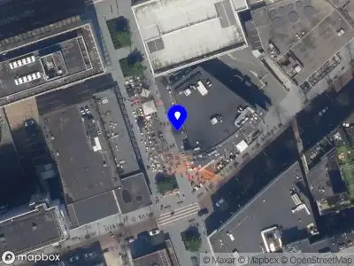 Ambulance met gepaste spoed naar de Lijnbaan in Rotterdam