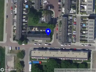 Brandweer met gepaste spoed naar de Cornelis Evertsenstraat in Dordrecht vanwege voertuigbrand