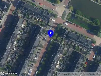 Ambulance met grote spoed naar de Duivenvoorde in Amstelveen