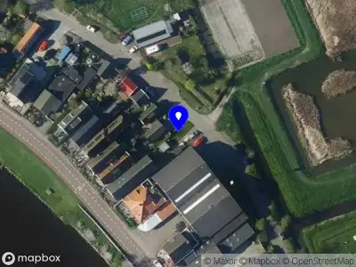 Ambulance met grote spoed naar de Achtergraft in Koedijk