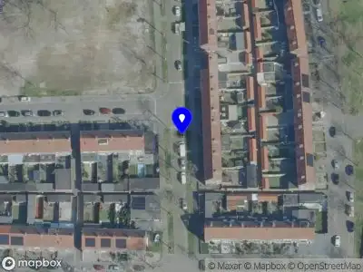 Brandweer met gepaste spoed naar de Kardinaal de Jongstraat in Oss vanwege een buitenbrand