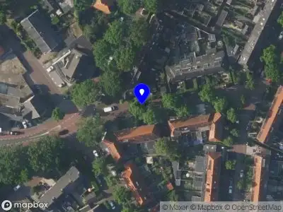 Brandweer met grote spoed naar de Dahliastraat in Huizen vanwege gebouwbrand