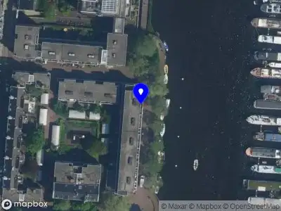 Ambulance met grote spoed naar de Hollandse Tuin in Amsterdam
