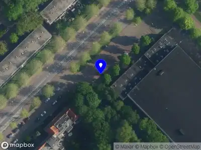 Ambulance met grote spoed naar de Hertzstraat in Amsterdam
