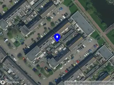 Ambulance met grote spoed naar de Marga Klompéstraat in Velserbroek