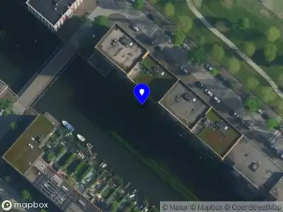 Ambulance met gepaste spoed naar de Nico Jessekade in Amsterdam