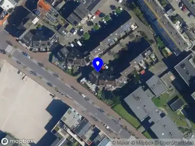 Ambulance met grote spoed naar de Hekelhof in Noordwijk