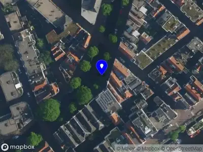 Ambulance met grote spoed naar de Krom Boomssloot in Amsterdam
