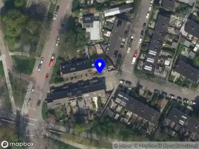 Ambulance met grote spoed naar de Islemundapad in Rotterdam