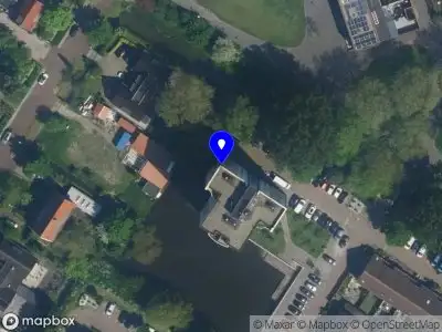 Ambulance met grote spoed naar de Rudi Bloemgartensingel in Amsterdam