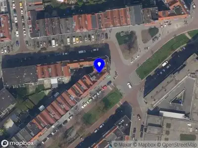 Ambulance met grote spoed naar de Polderlaan in Rotterdam