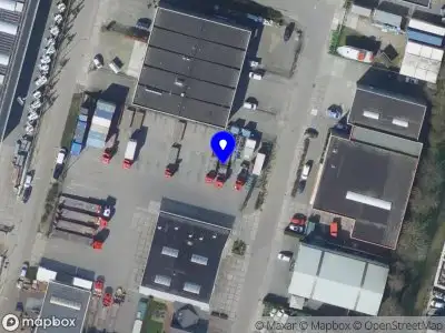 Politie naar de Nijverheidsweg in Heinenoord