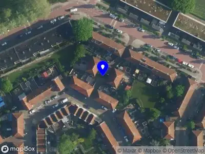 Ambulance met grote spoed naar de Florapad in Amsterdam