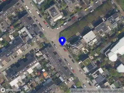 Ambulance met grote spoed naar de Wessel Ilckenstraat in Rotterdam