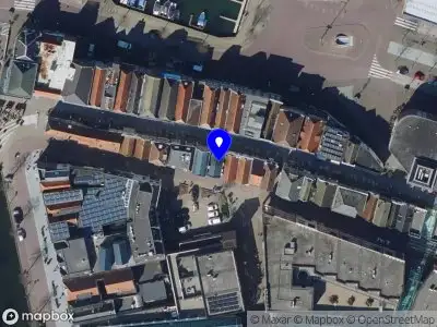 Ambulance met grote spoed naar de Oostdijk in Oud-Beijerland