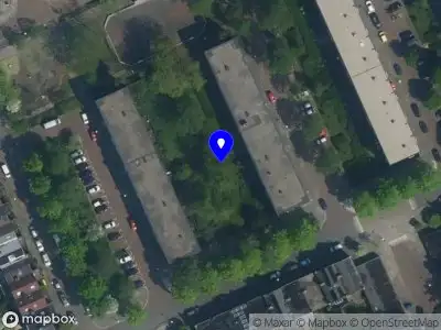 Ambulance met grote spoed naar de Naardermeerstraat in Amsterdam