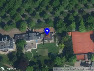 Ambulance met grote spoed naar de Spanjaardslaan in Haarlem