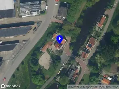 Brandweer met gepaste spoed naar de Bartelsluispad in Wormer vanwege voertuigbrand