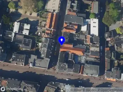 Politie naar de Lange Jufferstraat in Utrecht vanwege steekincident