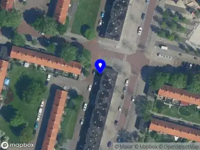 Ambulance met gepaste spoed naar de J.A. dèr Mouwstraat in Amsterdam