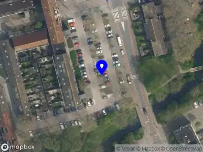 Ambulance met grote spoed naar de Gandhilaan in Delft
