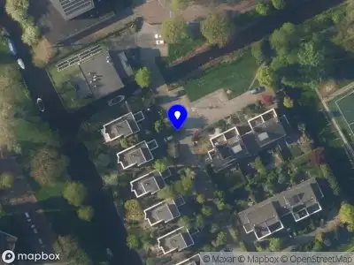 Brandweer met gepaste spoed naar de Hazewinkelstraat in Leiden vanwege afhijsen patient