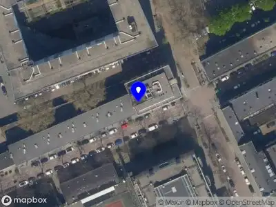 Ambulance met gepaste spoed naar de Hoogstraat in Rotterdam