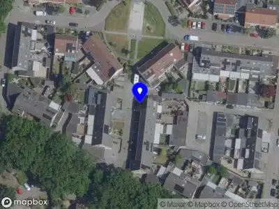 Brandweer met gepaste spoed naar de Rijnlaan in Helmond vanwege afhijsen patient