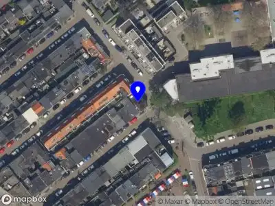 Ambulance met grote spoed naar de Dwarsstraat in Schiedam