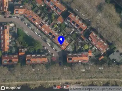 Ambulance met grote spoed naar de Soendastraat in Delft