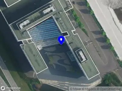 Ambulance met grote spoed naar de MediArena in Amsterdam-Duivendrecht