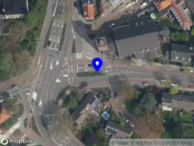 Ambulance met grote spoed naar de Poortlandplein in Delft