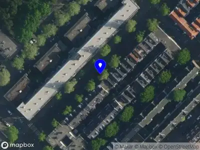 Ambulance met gepaste spoed naar de Czaar Peterstraat in Amsterdam