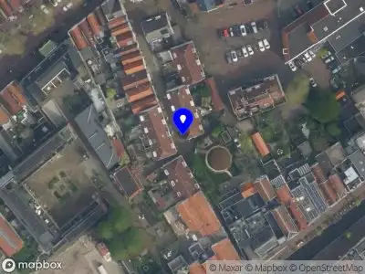 Ambulance met grote spoed naar de Vrouwesteeg in Gouda