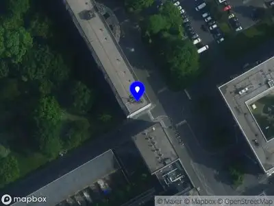 Ambulance met grote spoed naar de Kikkenstein in Amsterdam