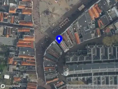 Ambulance met gepaste spoed naar de Kerksteeg in Gouda