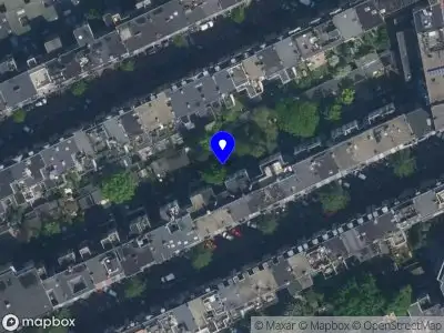 Ambulance met gepaste spoed naar de Schinkelkade in Amsterdam