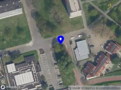 Ambulance met grote spoed naar de Nansenplaats in Rotterdam