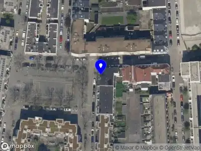 Ambulance met grote spoed naar de Bloemkwekersstraat in Rotterdam