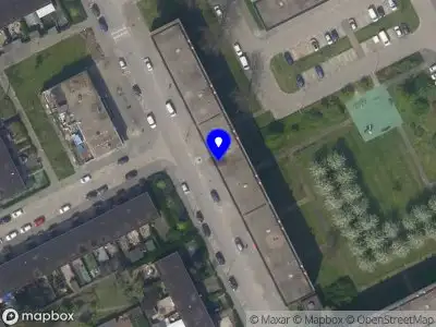 Ambulance met grote spoed naar de Emelissedijk in Rotterdam